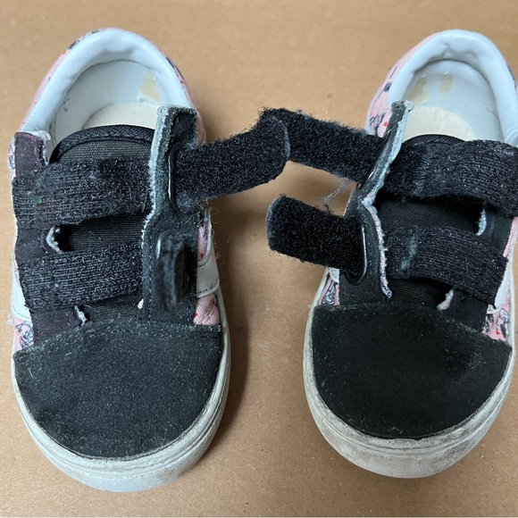 3 pairs of shoes size 5.5 & 6 (toddlers) - Vans, Gymboree - Picture 4 of 8
